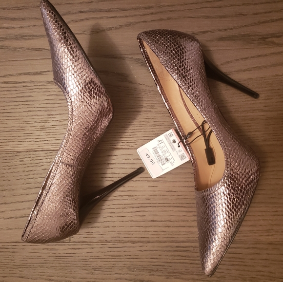 Heels - Picture 2 of 4